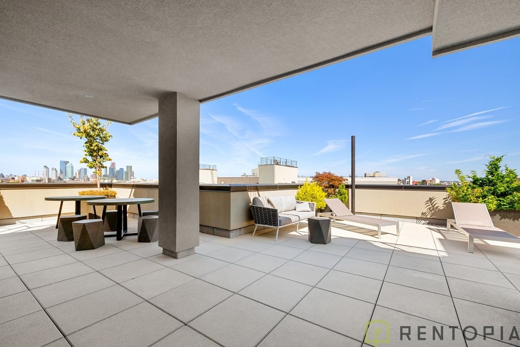 494 Manhattan Avenue - Photo 11
