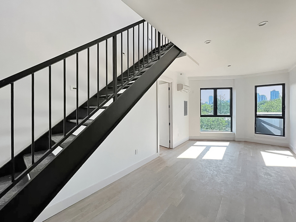 494 Manhattan Avenue - Photo 5