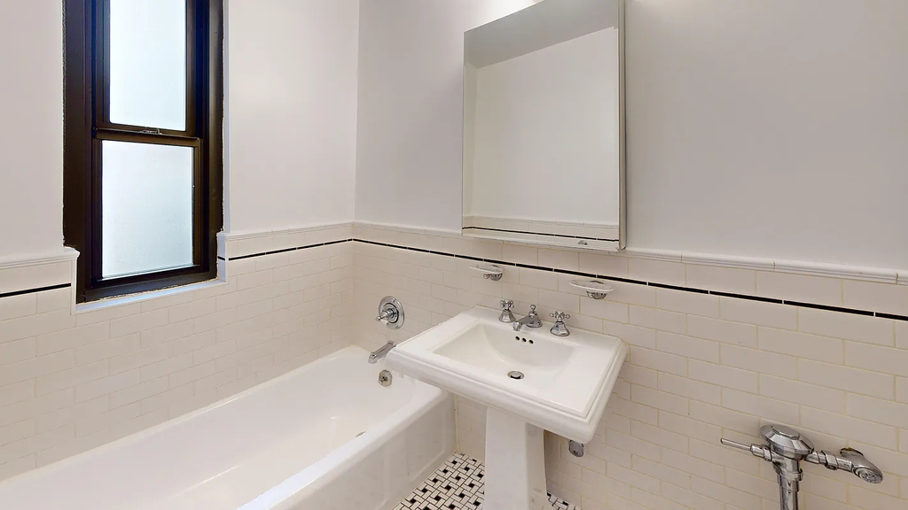 East 56th Street - Photo 8