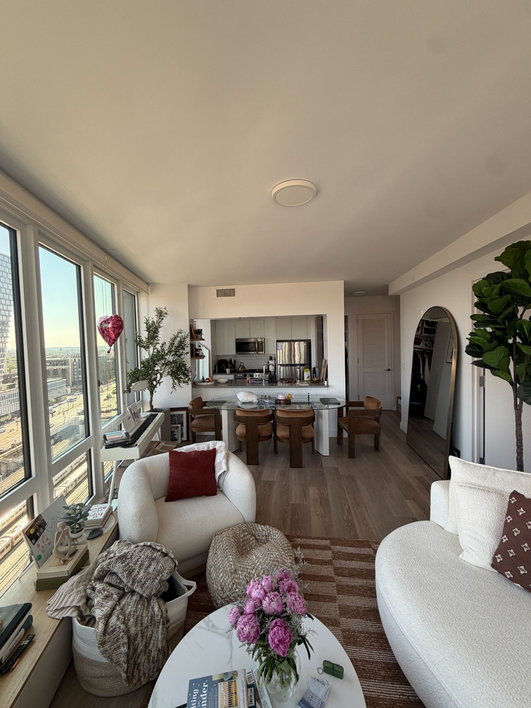 595 Dean Street - Photo 2
