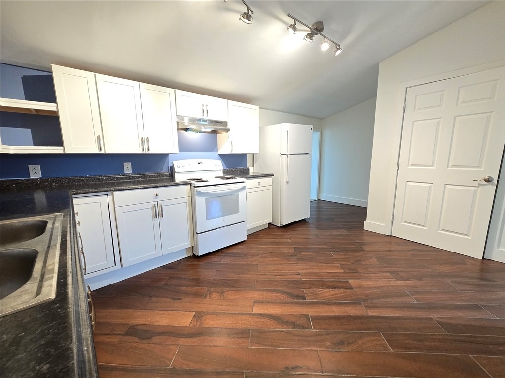 236 Jefferson Avenue - Photo 2