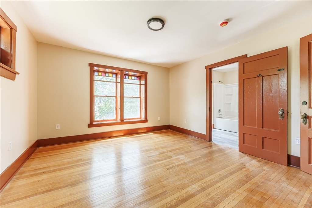 266 Lyndhurst Street - Photo 3