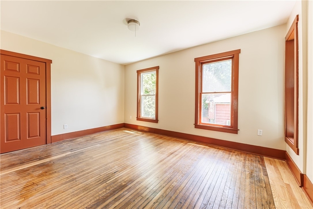 266 Lyndhurst Street - Photo 5