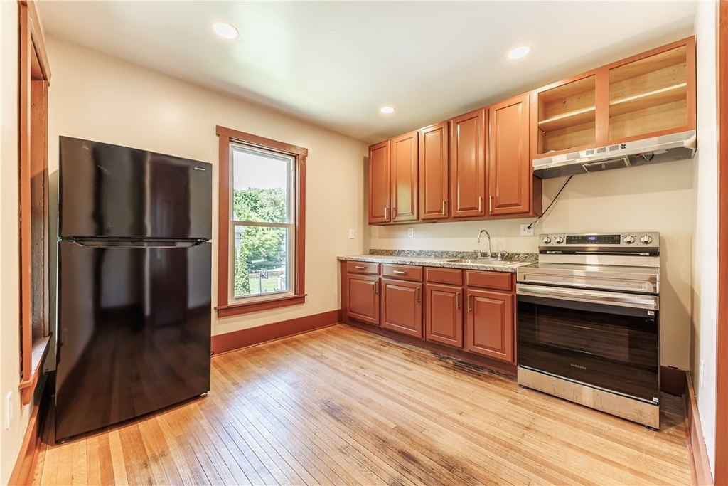266 Lyndhurst Street - Photo 1