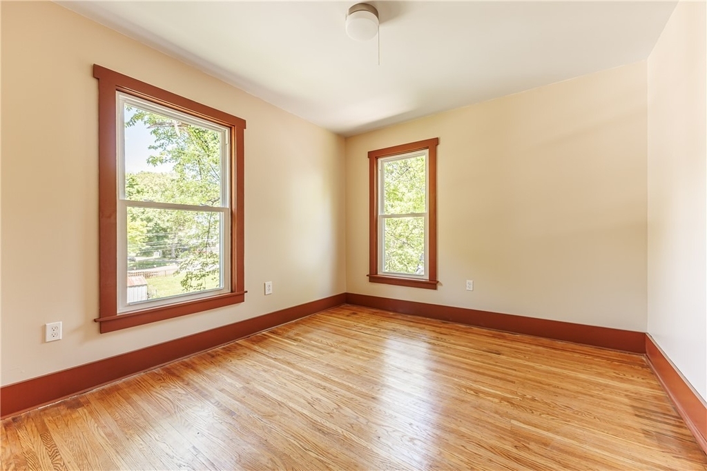 266 Lyndhurst Street - Photo 9