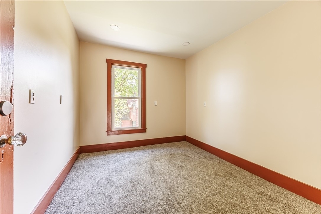 266 Lyndhurst Street - Photo 7