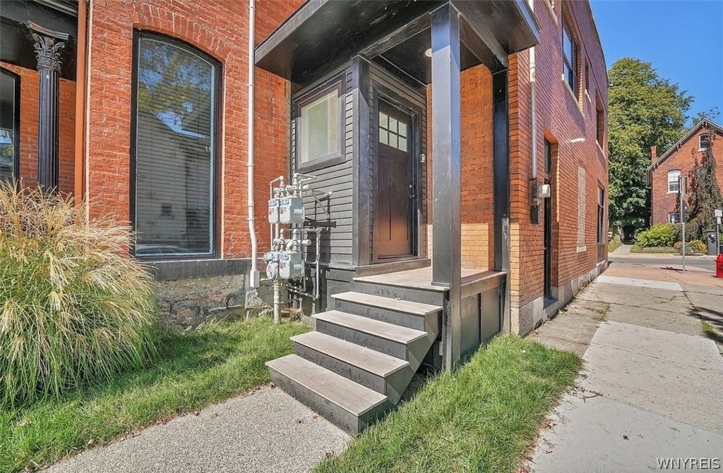 162 Allen Street - Photo 0