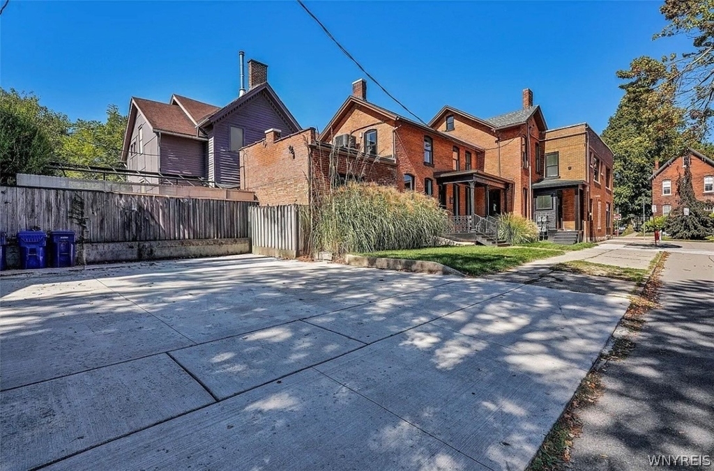 162 Allen Street - Photo 15