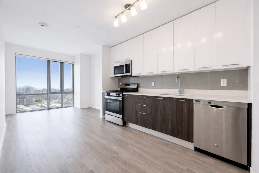 1524 Sheepshead Bay Road - Photo 3