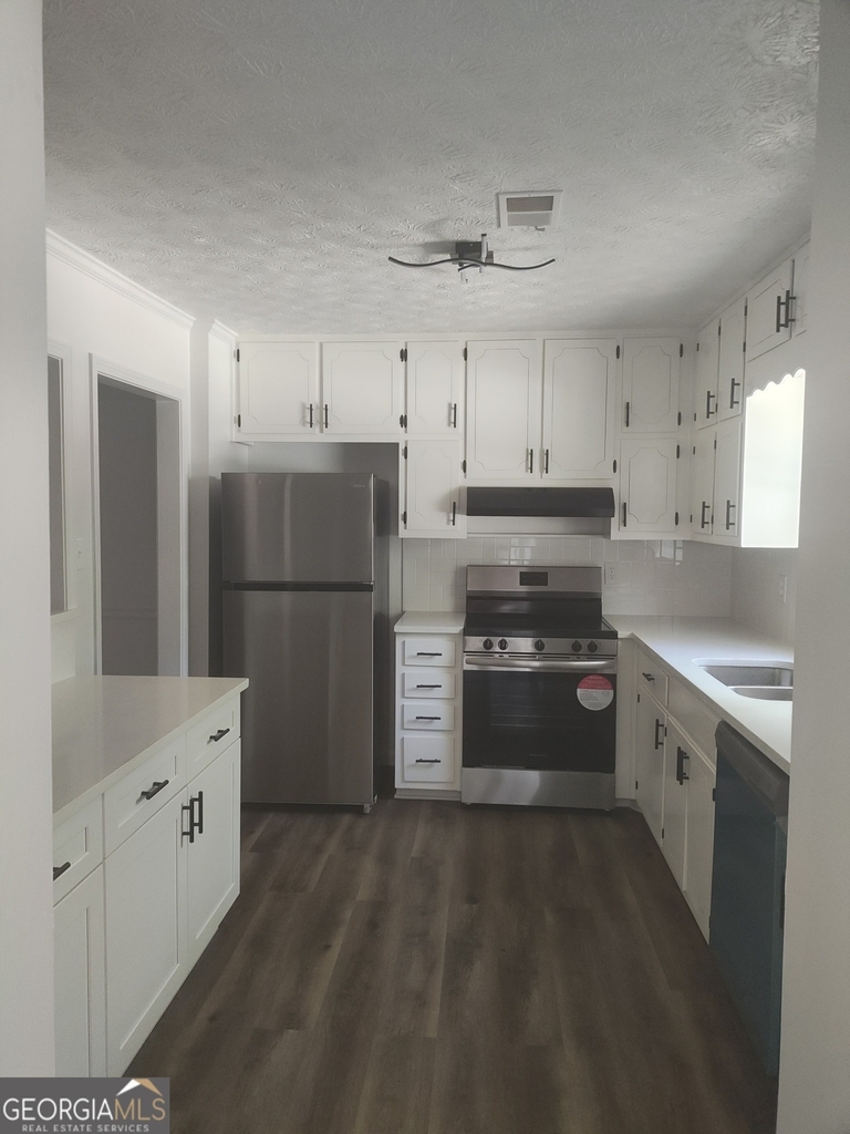 415 Williamsburg Way - Photo 1