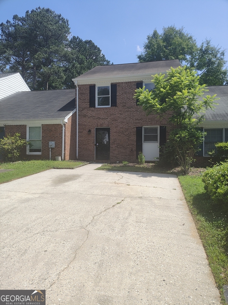 415 Williamsburg Way - Photo 0