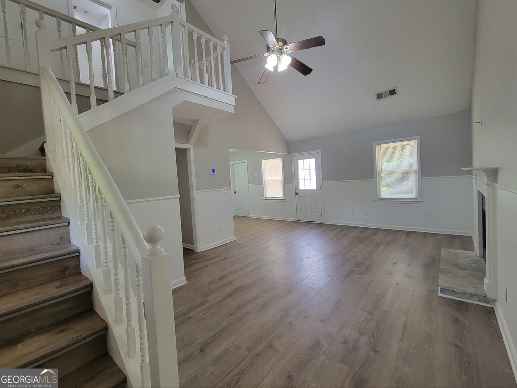 611 Leigh Court - Photo 2