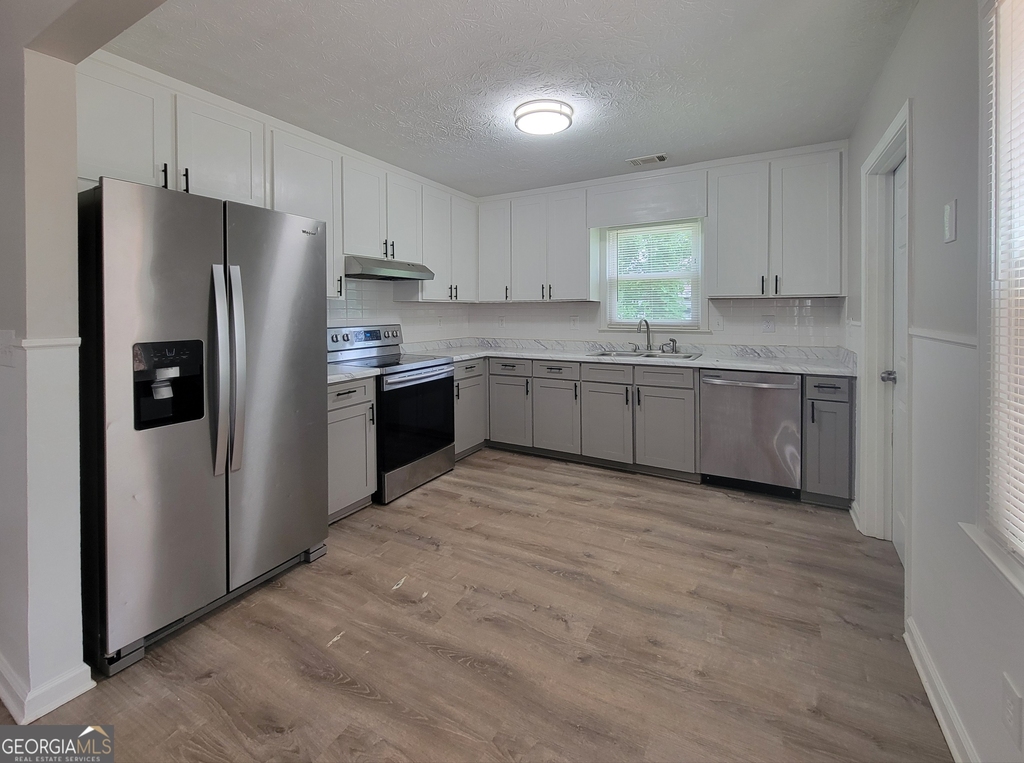 611 Leigh Court - Photo 4