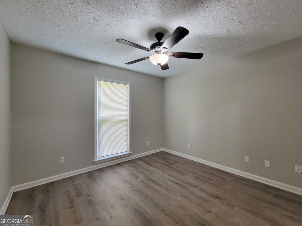 611 Leigh Court - Photo 5