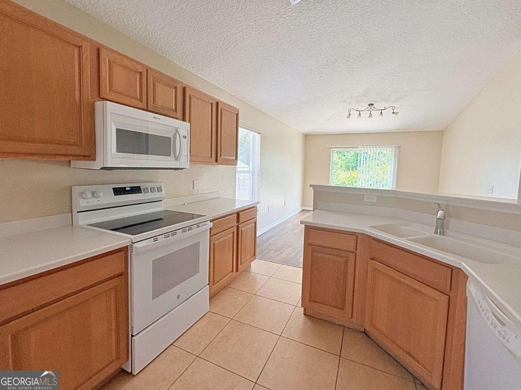94 E Pine Bluff Boulevard - Photo 10