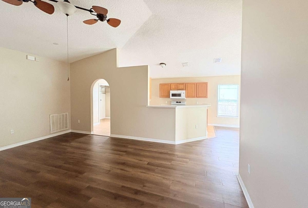 94 E Pine Bluff Boulevard - Photo 5
