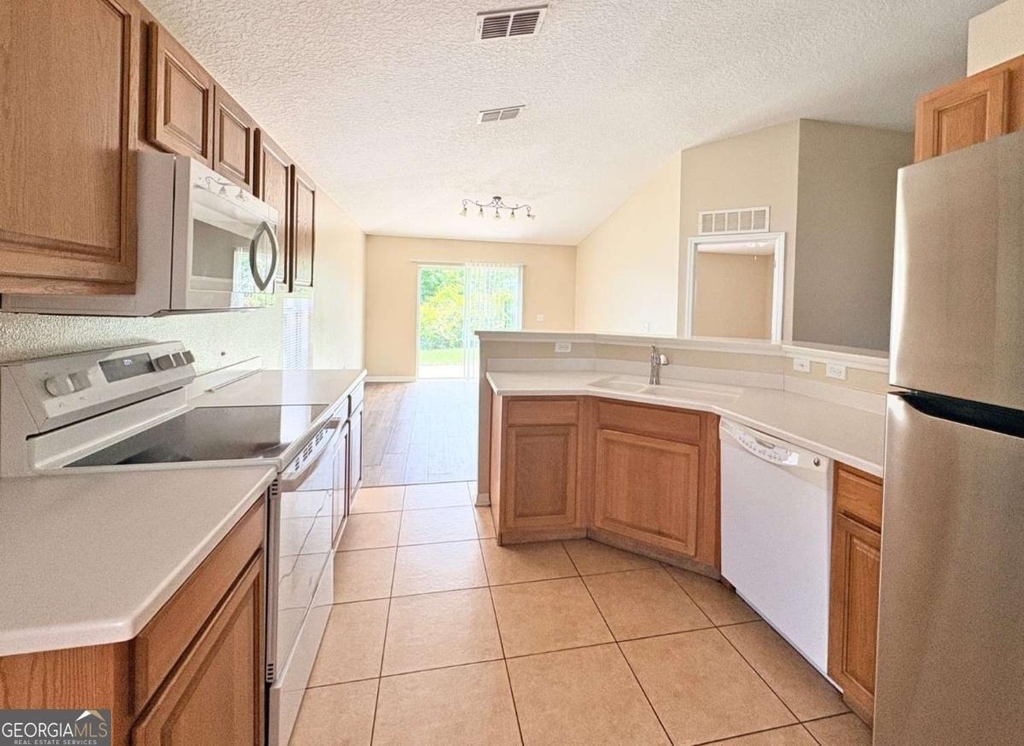 94 E Pine Bluff Boulevard - Photo 11