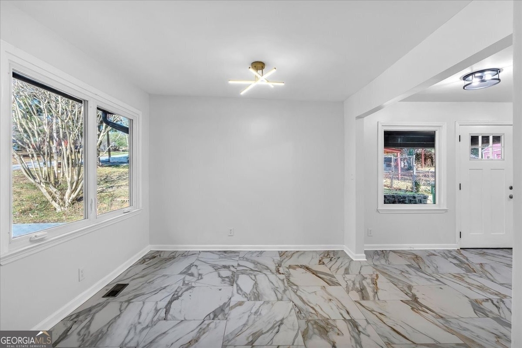2142 Cloverdale Drive Se - Photo 1