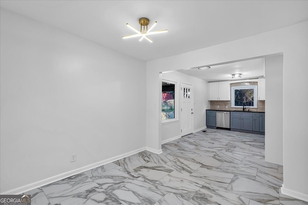 2142 Cloverdale Drive Se - Photo 4