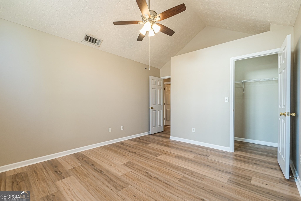 5755 Lakeview Circle - Photo 31