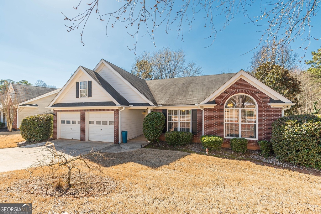 5755 Lakeview Circle - Photo 2