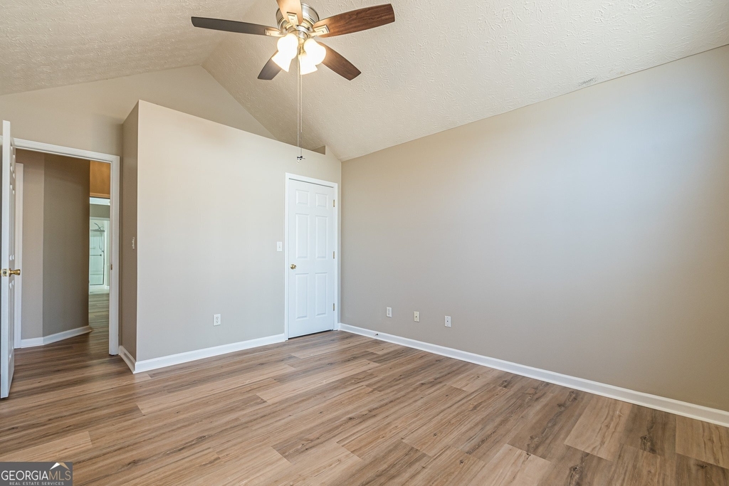 5755 Lakeview Circle - Photo 28