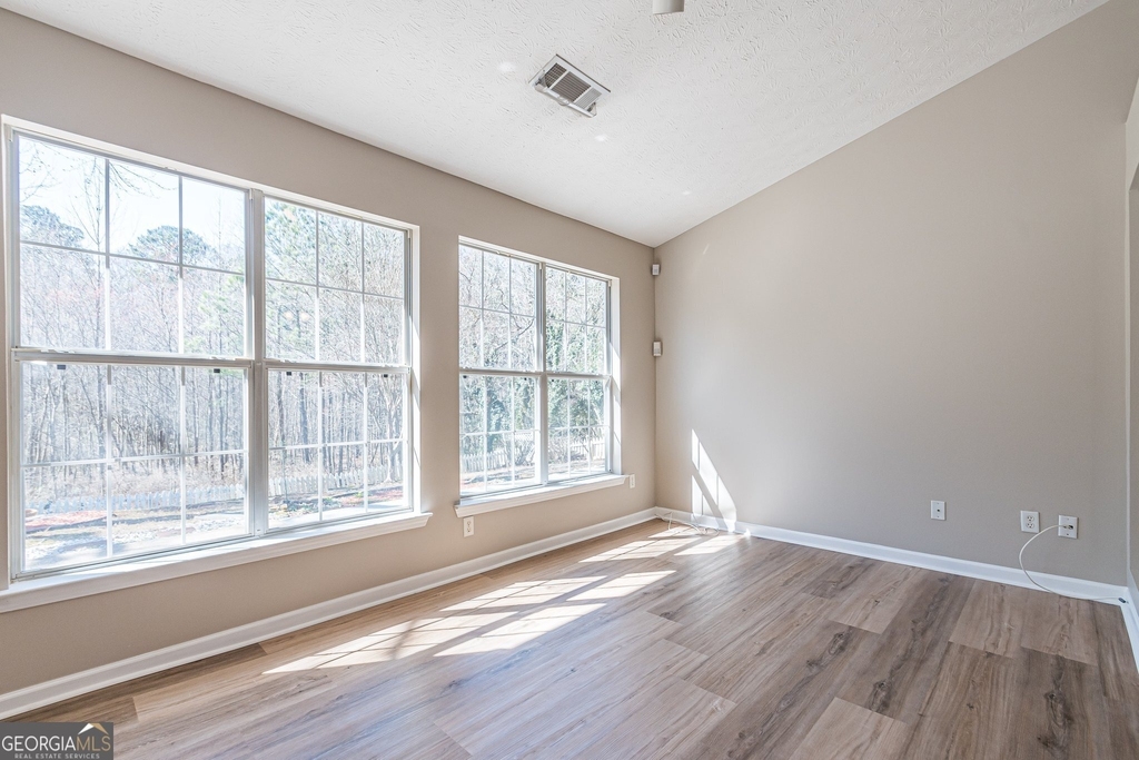 5755 Lakeview Circle - Photo 20
