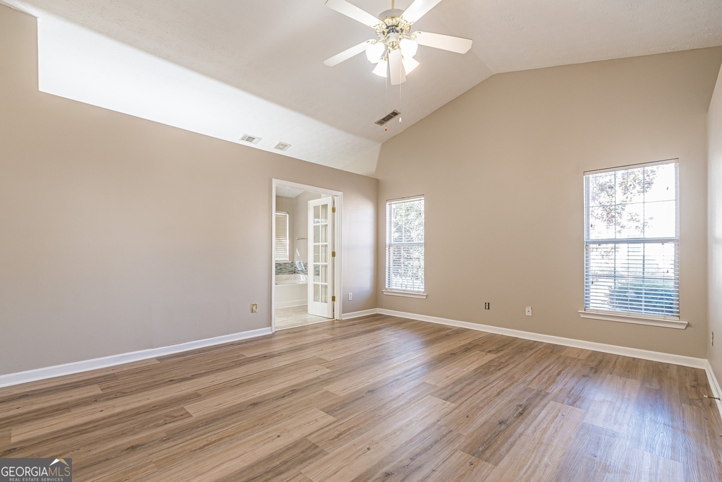 5755 Lakeview Circle - Photo 39