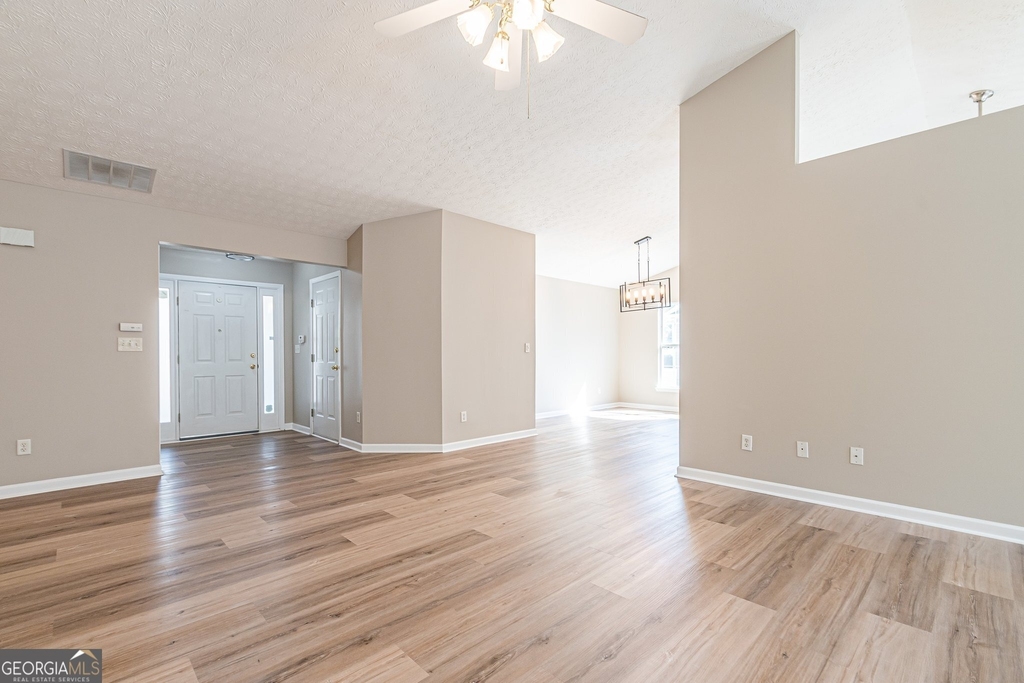 5755 Lakeview Circle - Photo 19