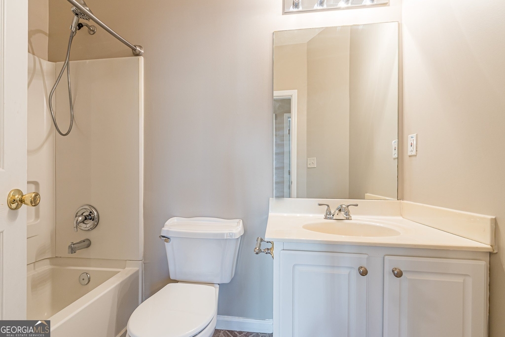 5755 Lakeview Circle - Photo 33