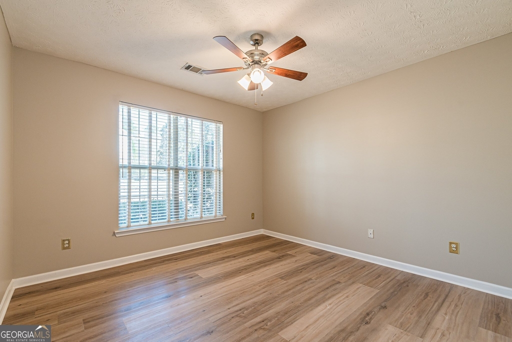 5755 Lakeview Circle - Photo 24