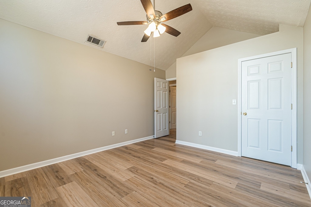 5755 Lakeview Circle - Photo 29