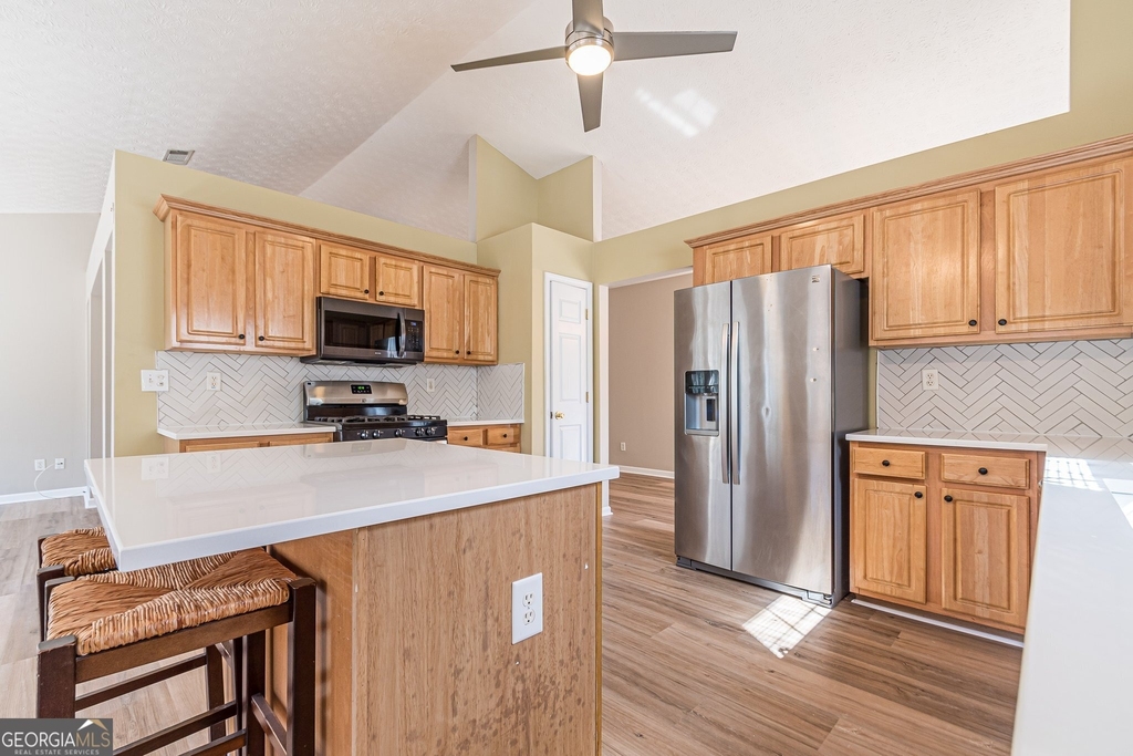 5755 Lakeview Circle - Photo 6