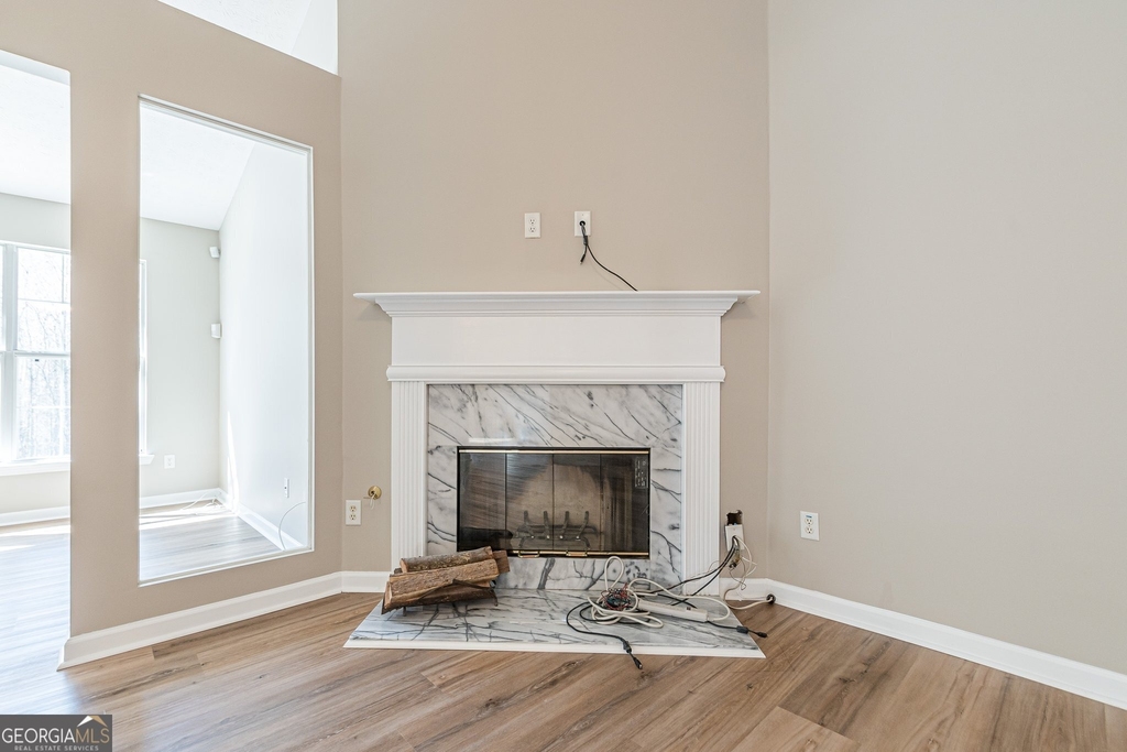 5755 Lakeview Circle - Photo 12