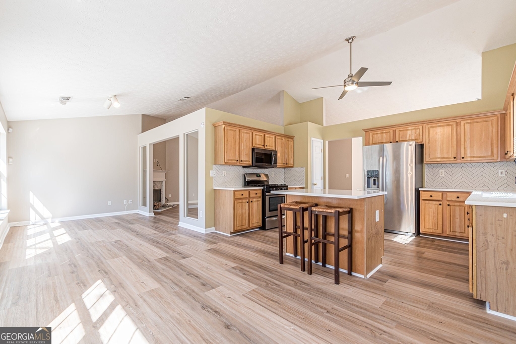 5755 Lakeview Circle - Photo 9