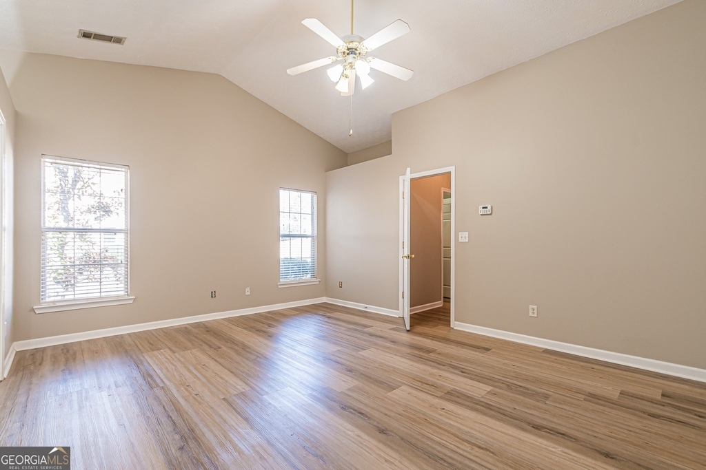 5755 Lakeview Circle - Photo 32