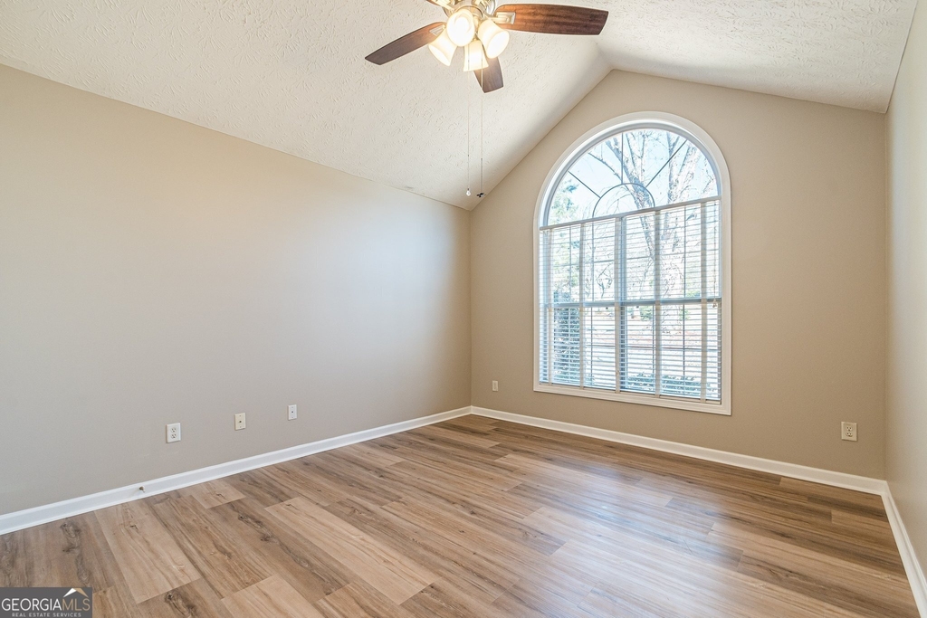 5755 Lakeview Circle - Photo 27
