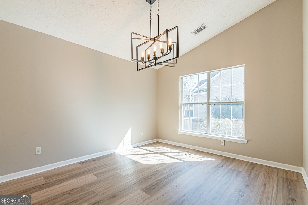 5755 Lakeview Circle - Photo 21