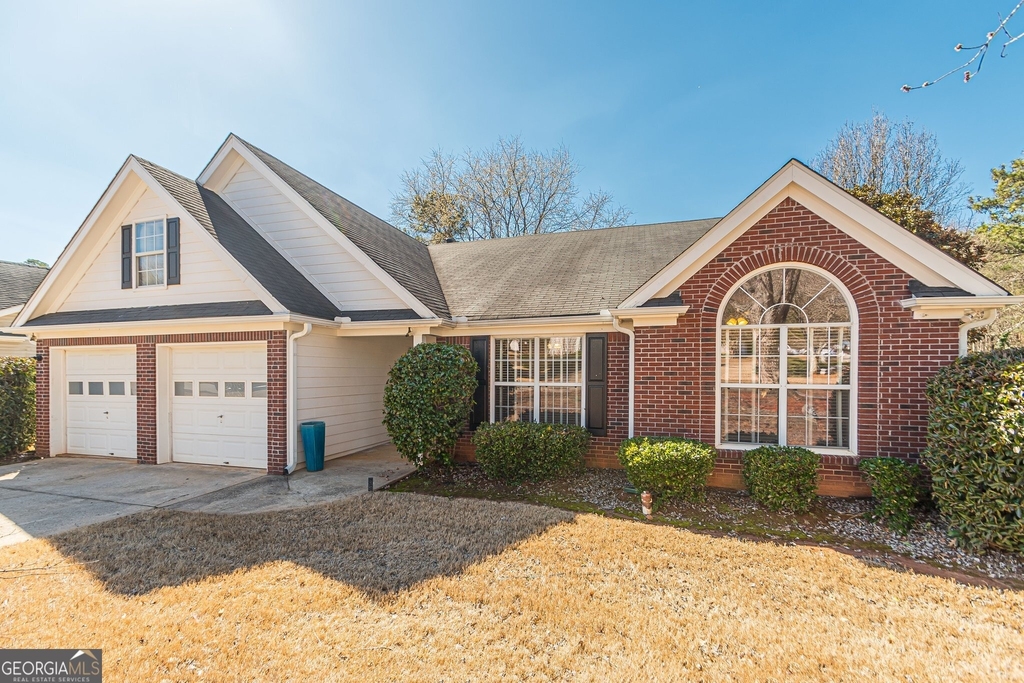 5755 Lakeview Circle - Photo 1