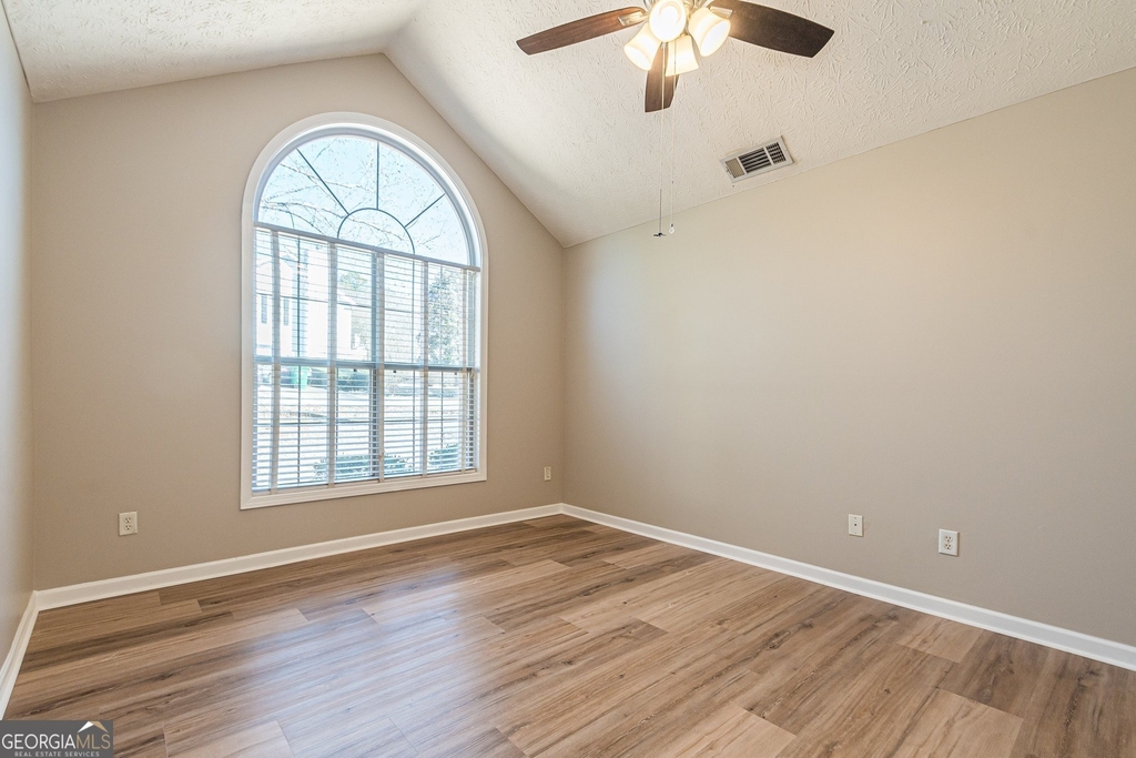 5755 Lakeview Circle - Photo 30