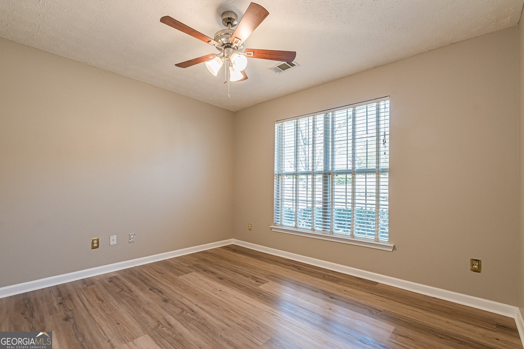 5755 Lakeview Circle - Photo 26