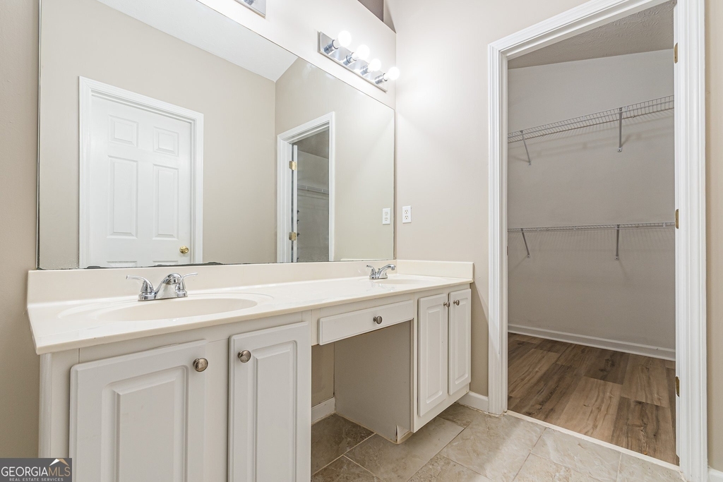 5755 Lakeview Circle - Photo 34