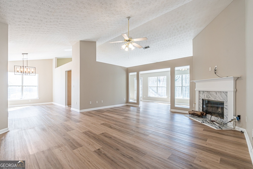 5755 Lakeview Circle - Photo 13