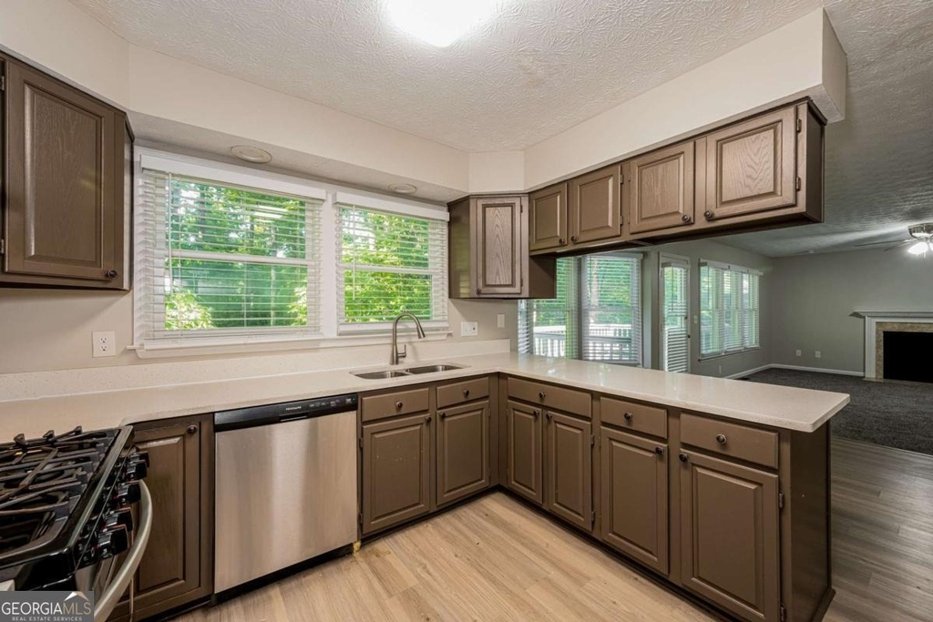 745 Mountain Oaks Parkway - Photo 3