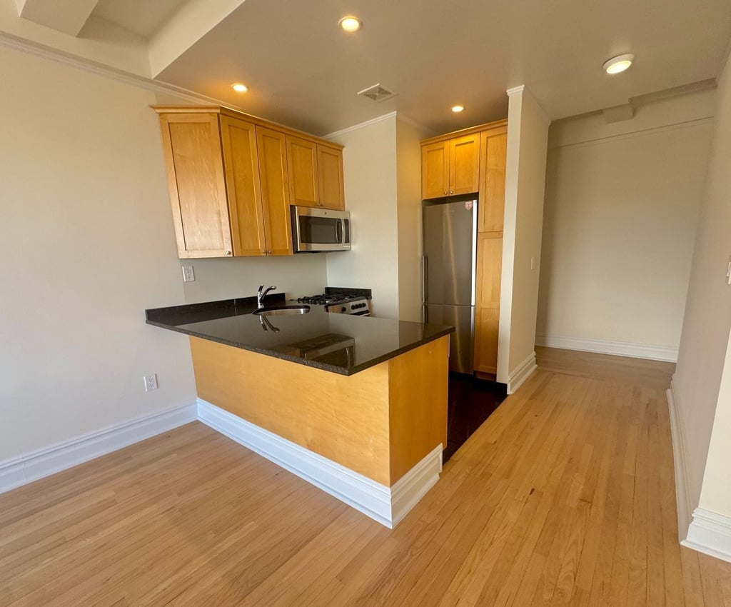 2nd Avenue - Photo 3