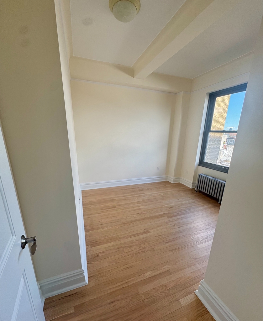 2nd Avenue - Photo 6