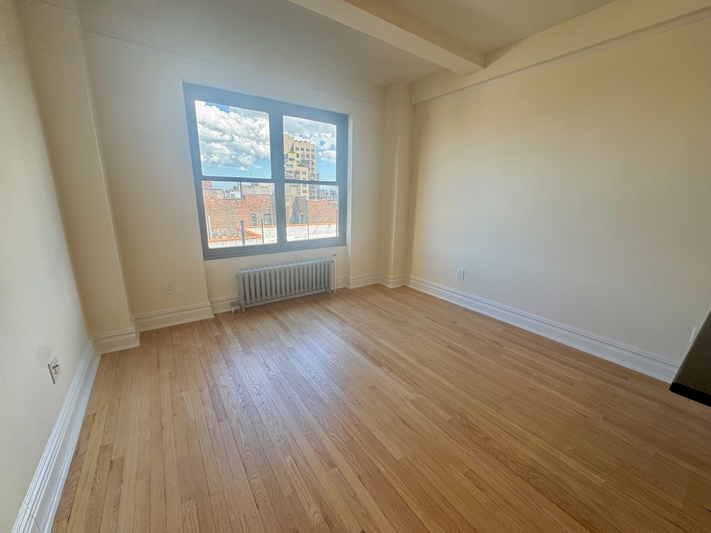 2nd Avenue - Photo 2