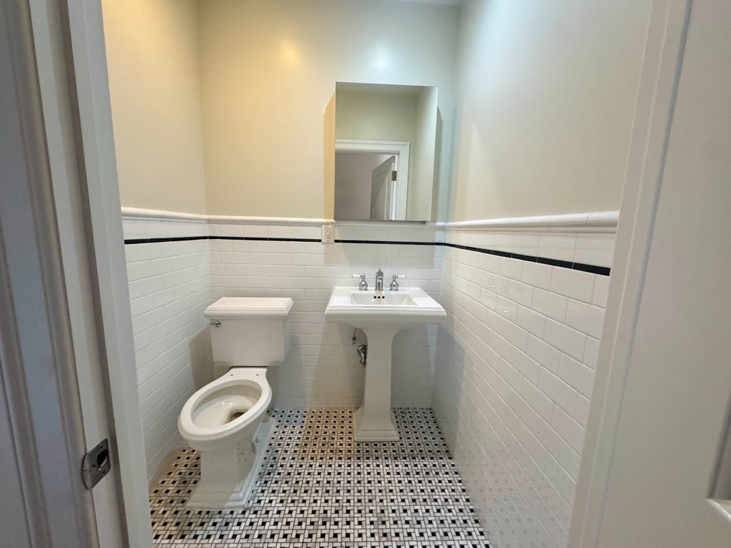 2nd Avenue - Photo 4