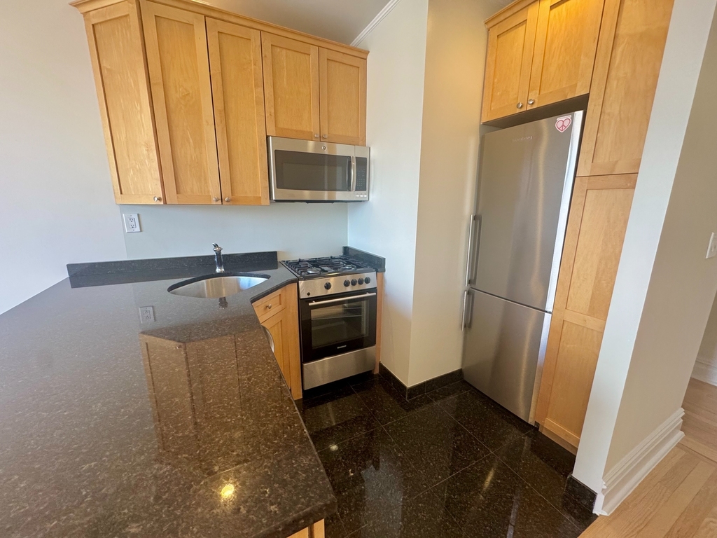 2nd Avenue - Photo 1