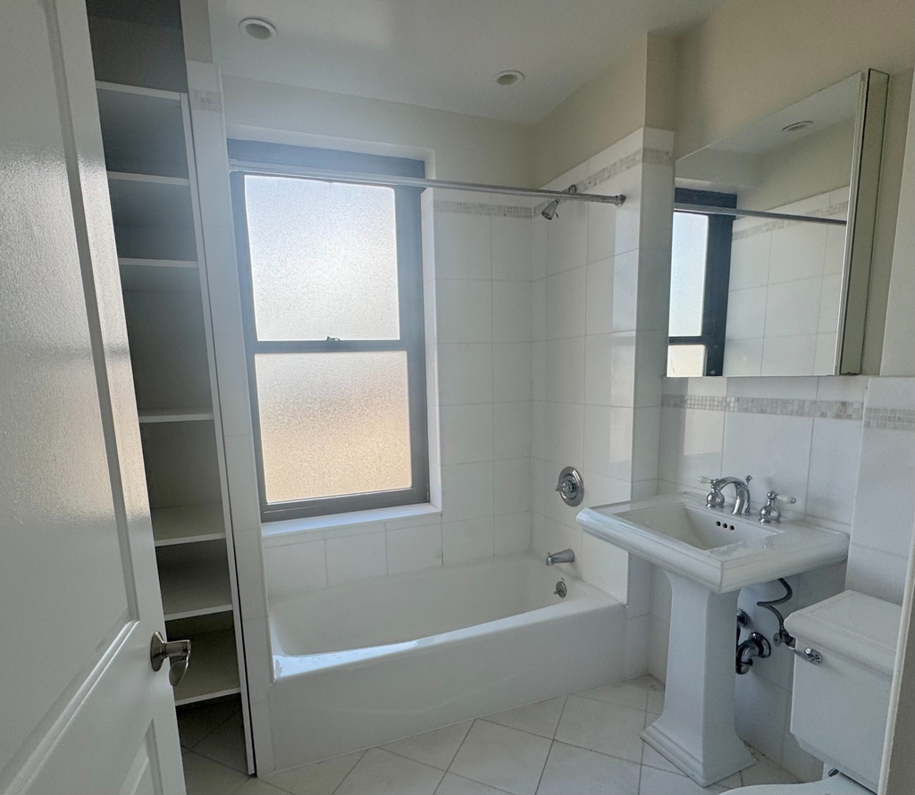 2nd Avenue - Photo 8